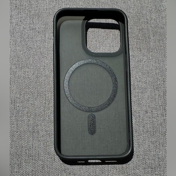 MagSafe iPhone case 13 Pro - Picture 3 of 6